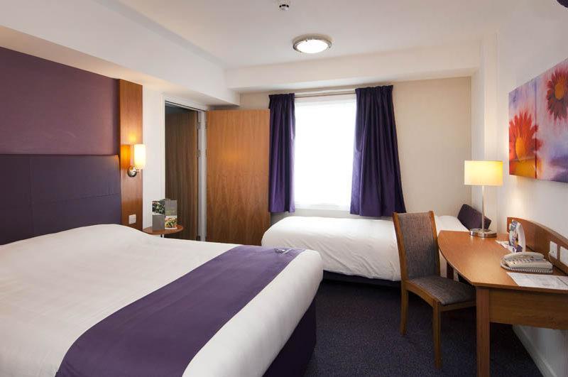 Premier Inn Leeds City Centre Exterior foto